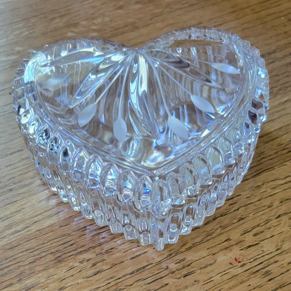 Wedgewood Faceted/Etched Lead Glass Heart Trinket Dish - Picture 2 of 5